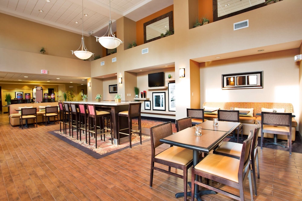 Hampton Inn and Suites Laurel, MS 36/45