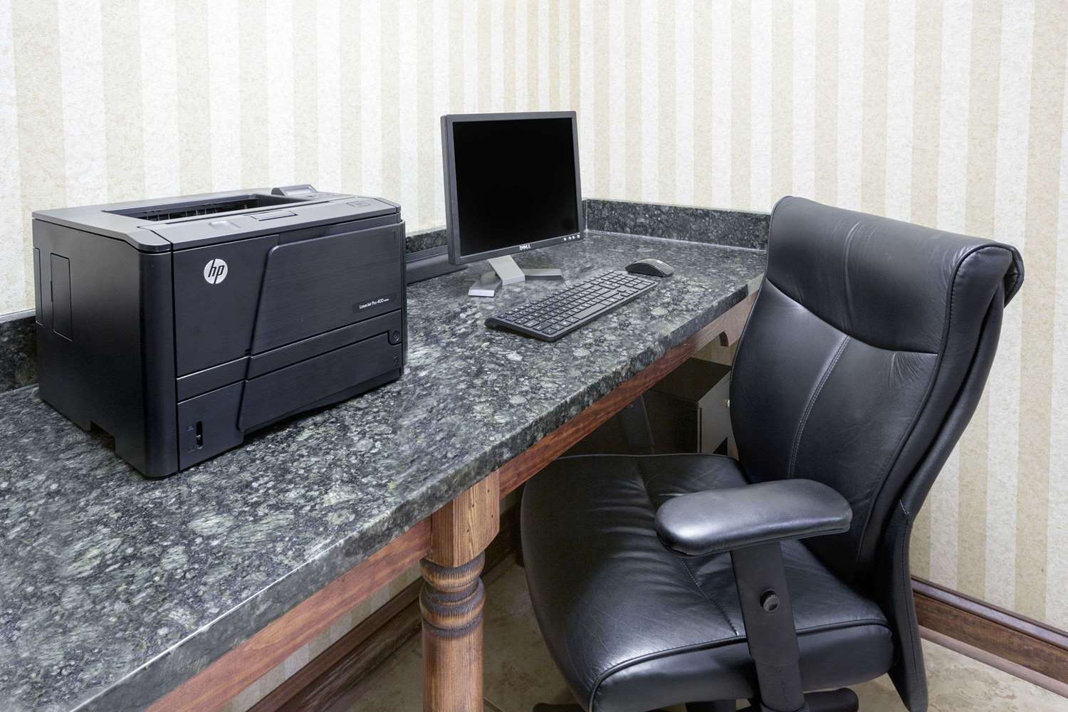 Days Inn by Wyndham Columbus-North Fort Moore 20/25