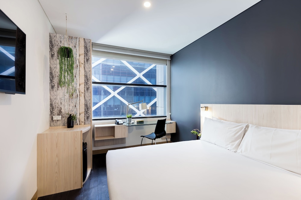 STANDARD, QUEEN BED, ACCESSIBLE
