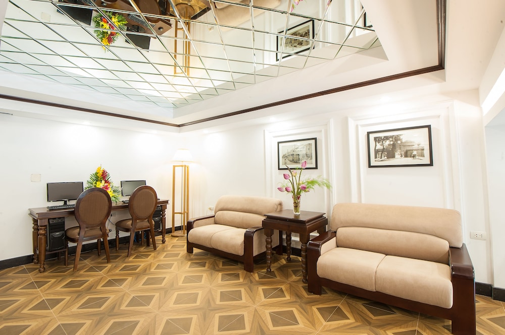 Le Foyer Hotel 48/56