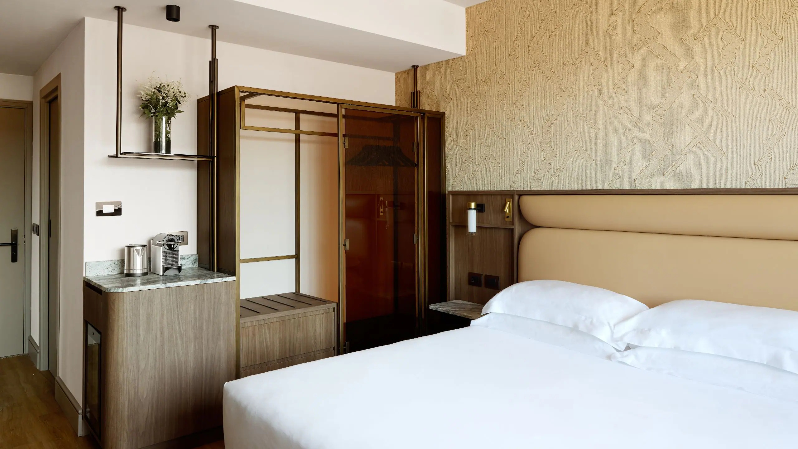 ROOM, KING BED, ACCESSIBLE