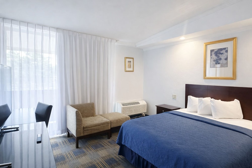 Riverview Inn & Suites 26/69