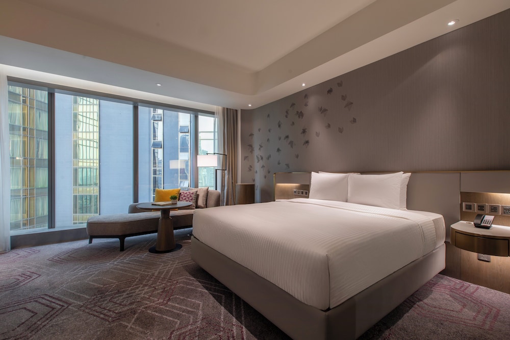 غرفة بريميوم بسرير كينج مع دخول صالة النادي، Crowne Plaza Kuala Lumpur City Centre 2/6