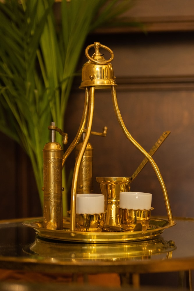 April Luxury Suites 24/50