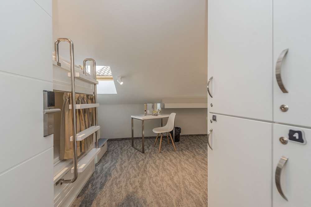 Downtown Boutique Hostel 49/50