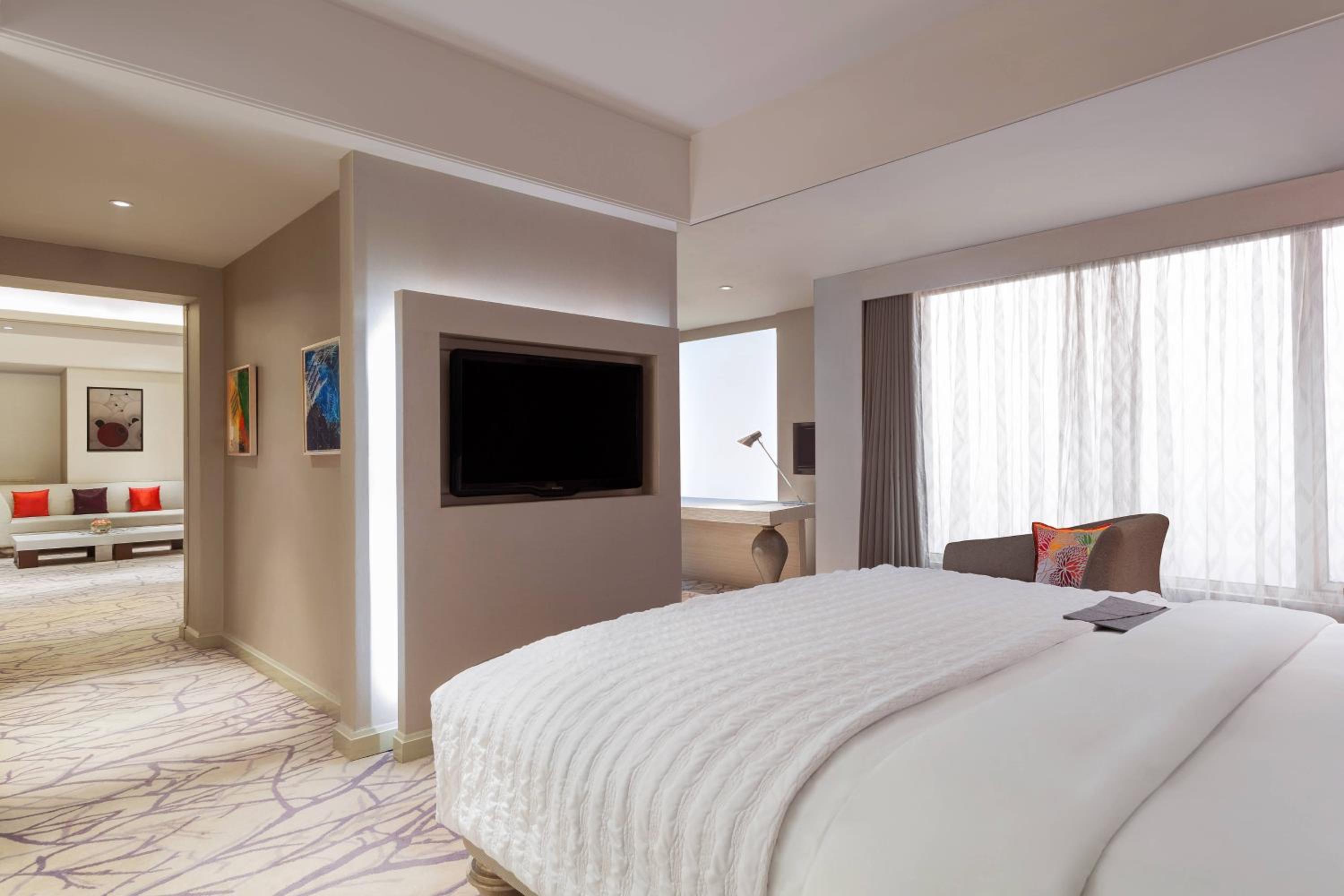 1 Bedroom, Presidential, Suite, King Bed, Executive Lounge Access