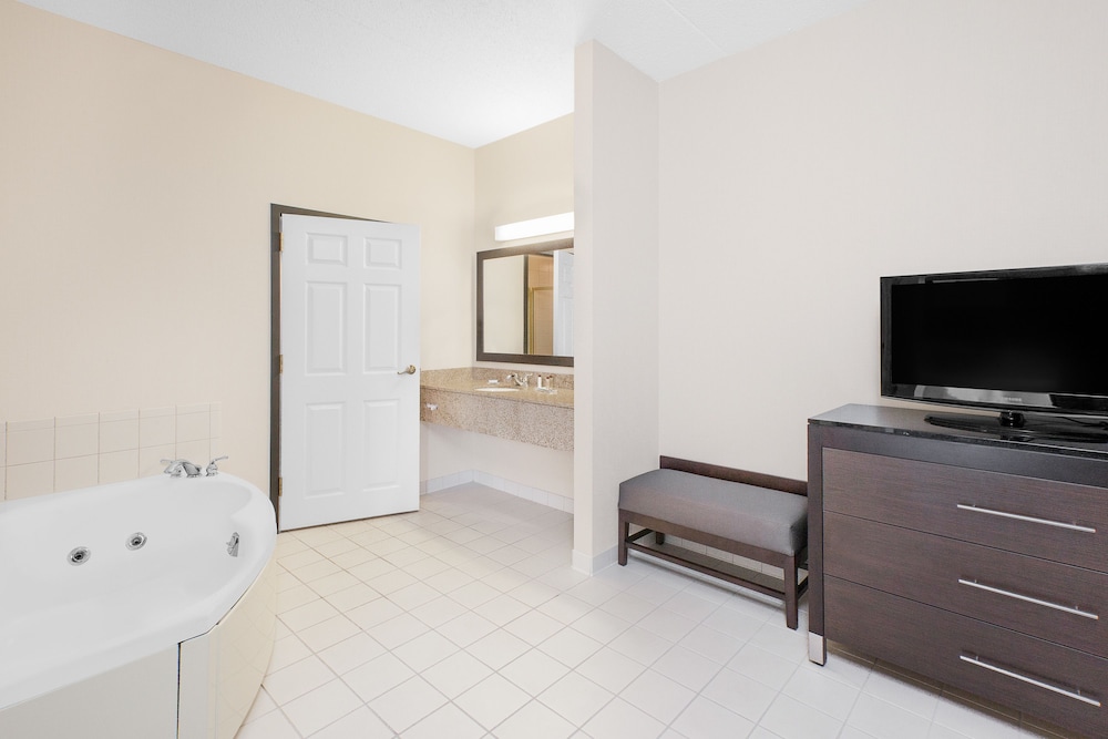 Wingate by Wyndham Sylvania/Toledo 21/56
