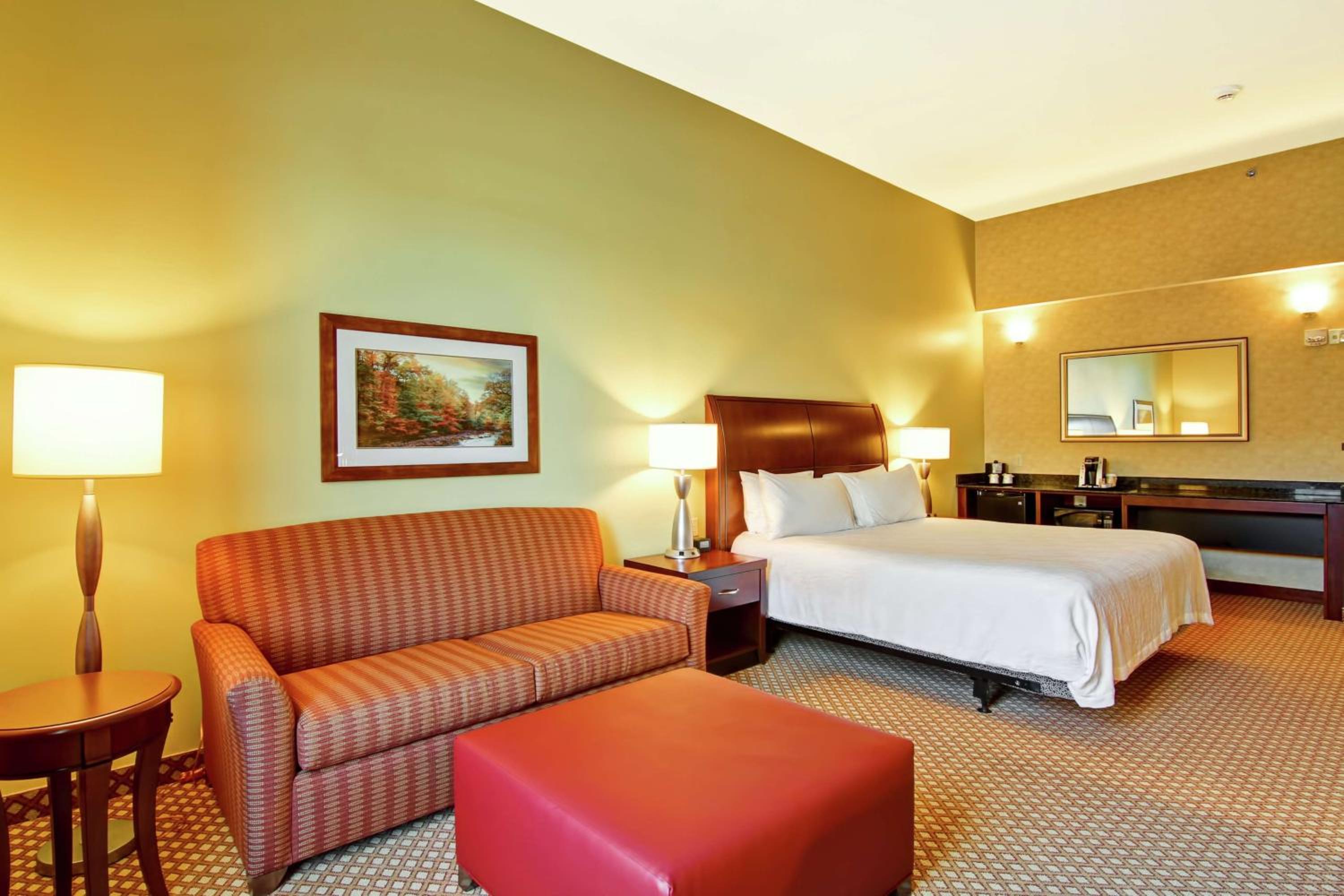 DELUXE, KING BED, BATHTUB