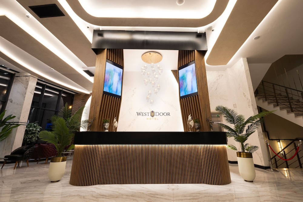 Westdoor Hotel 6/50