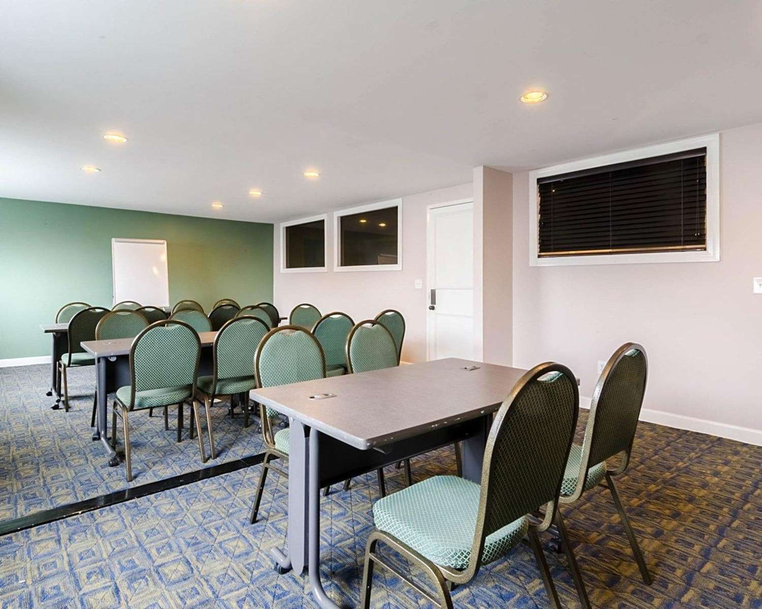 Rodeway Inn Suites Williamsburg Central 8/12