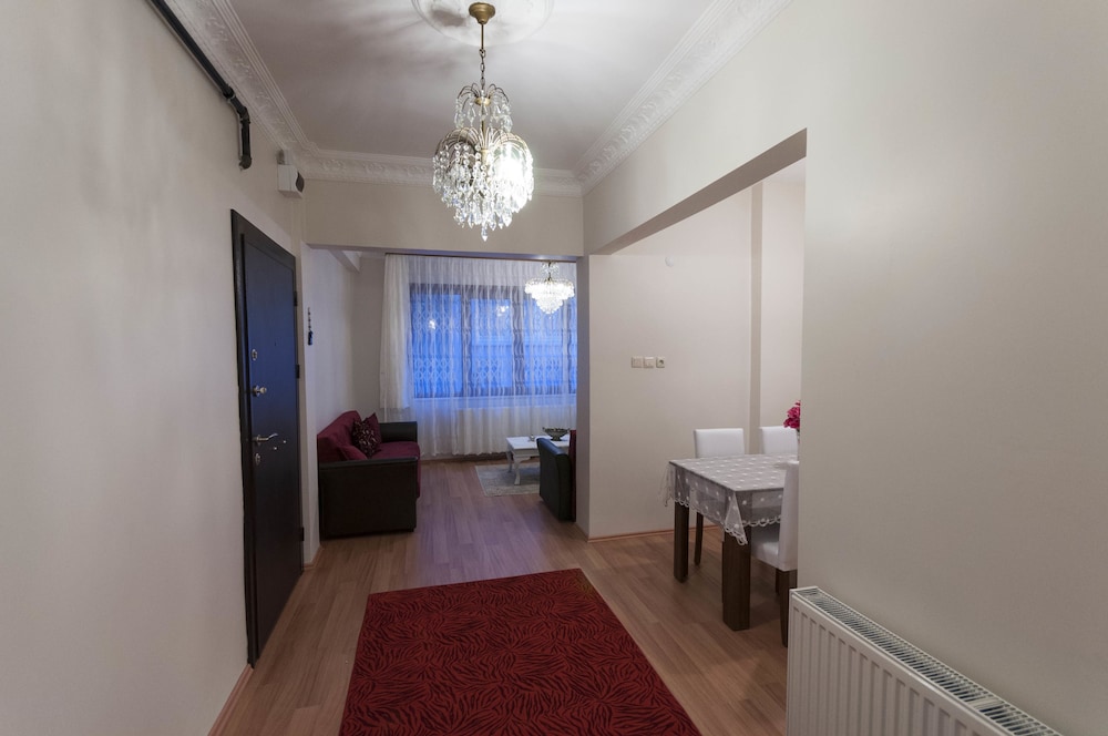 Zendy Suite Hotel 66/88