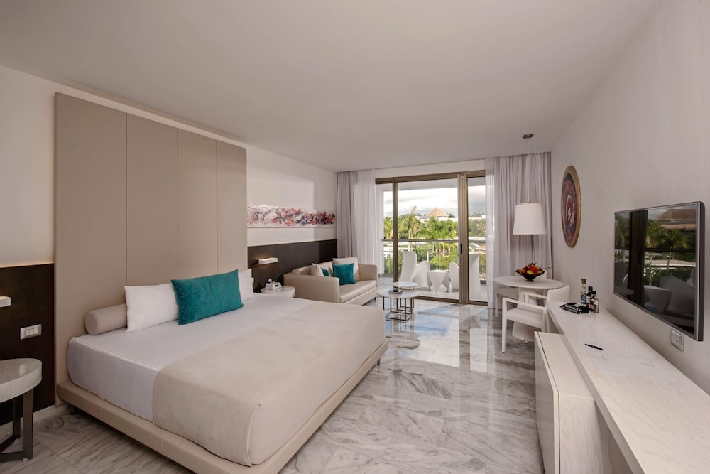 Platinum Yucatan Princess All Inclusive Suites & Spa Resort Adults Only 20/70