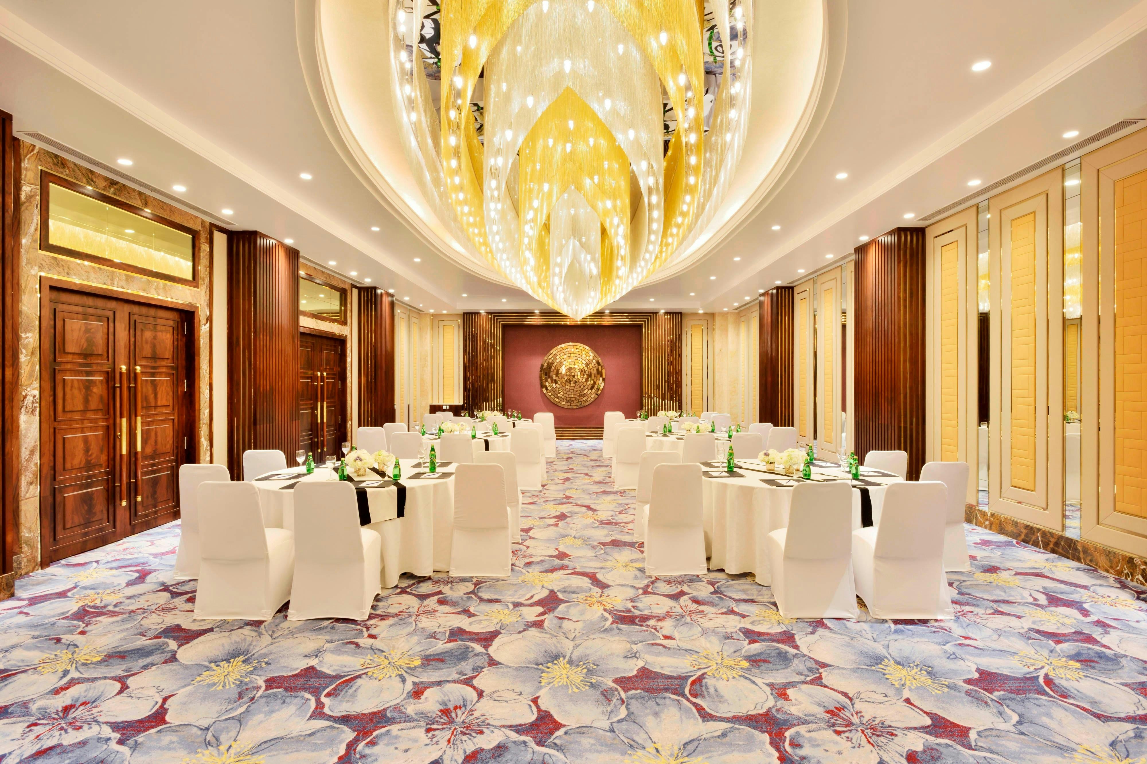 Sheraton Grand Pune Bund Garden Hotel 12/60