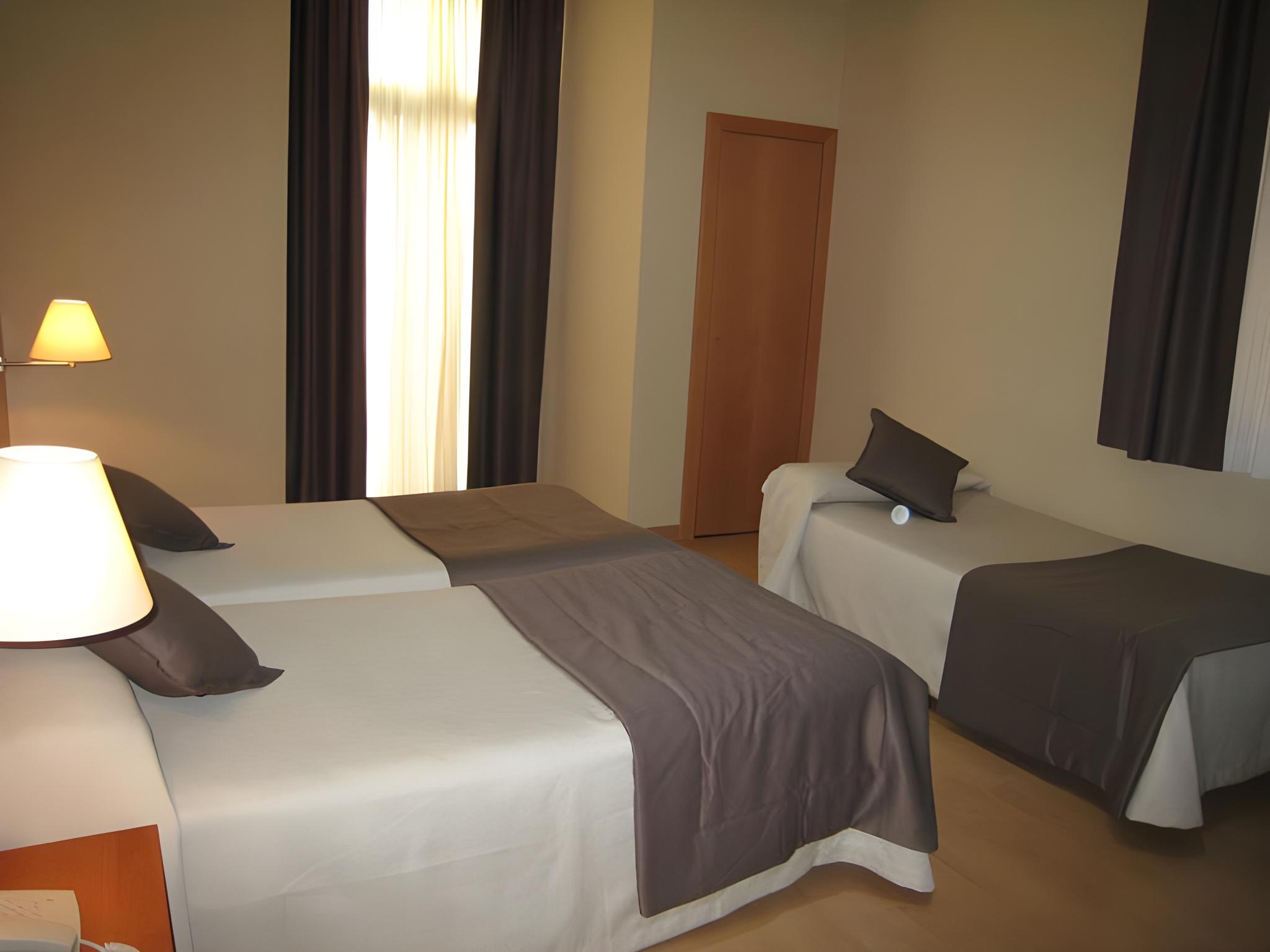 غرفة ثلاثية بثلاثة أسرّة، Catalunya Hotel 2/2