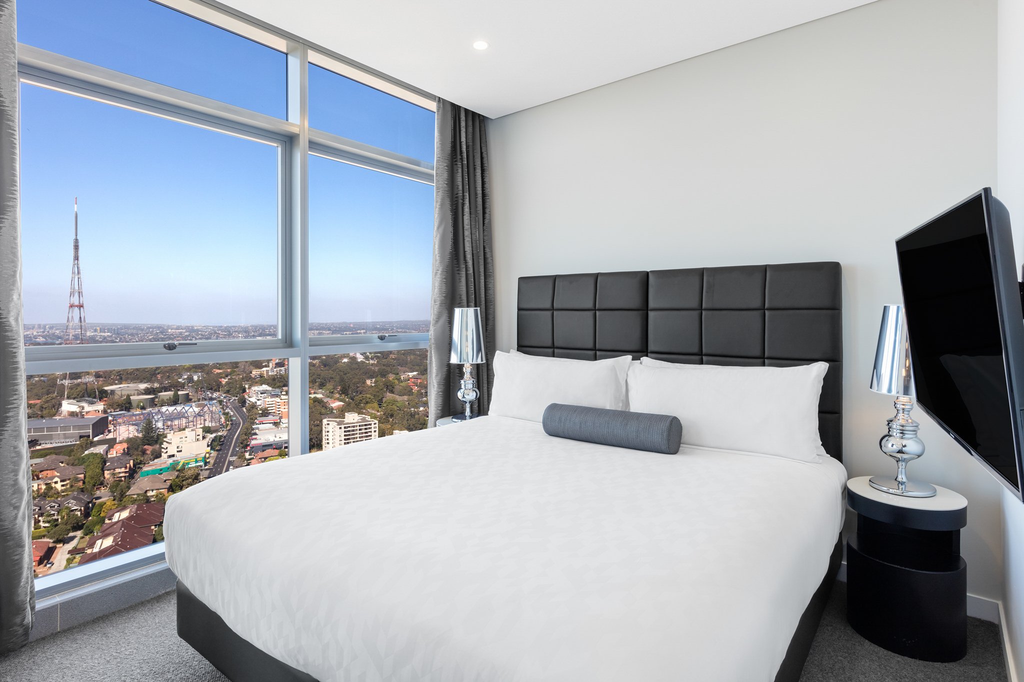 Meriton Suites Chatswood 8/21