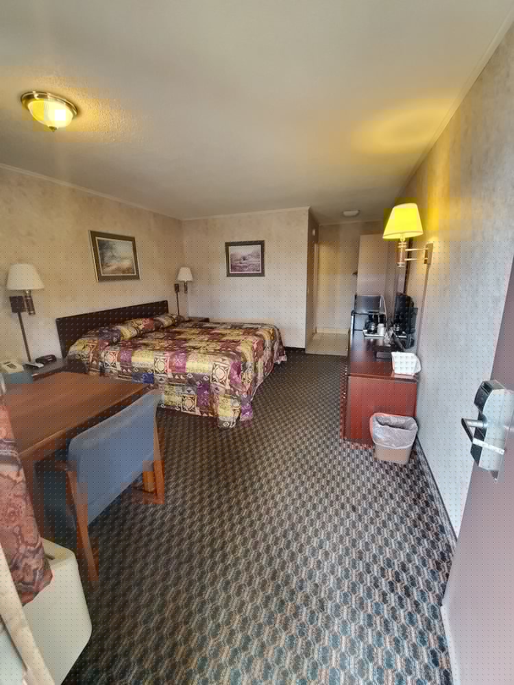 Richmond Inn & Suites 24/36