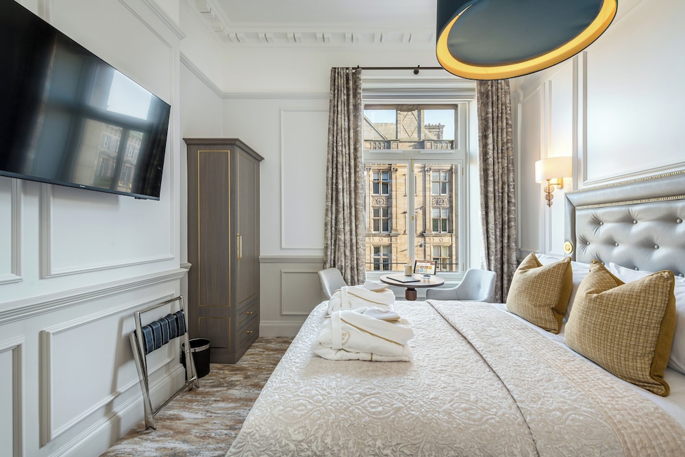 City, Apartment, Queen Bed