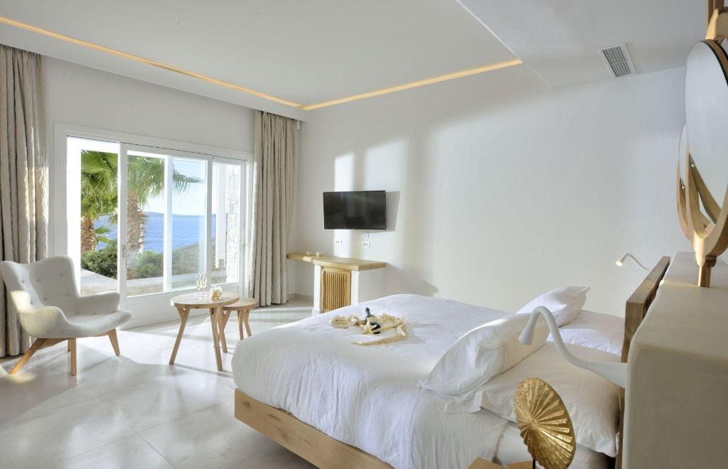 Luxury, Suite, Queen Bed, Beach Front, Outdoor Jetted Tub
