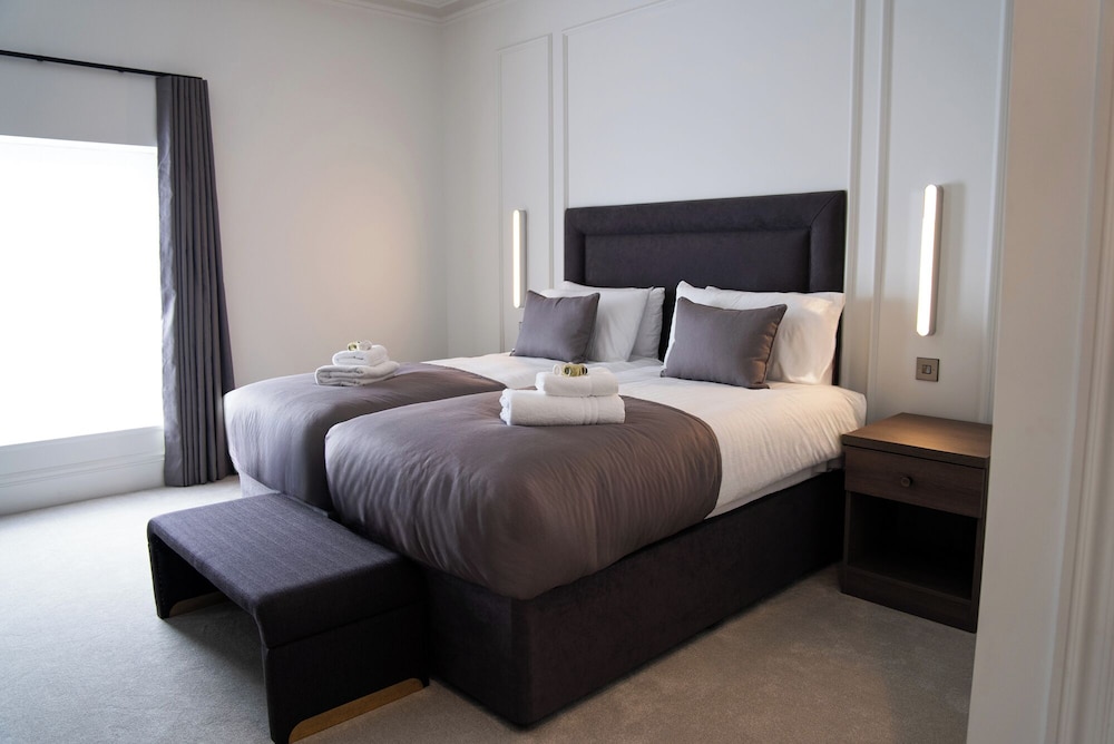 Room, Twin Beds