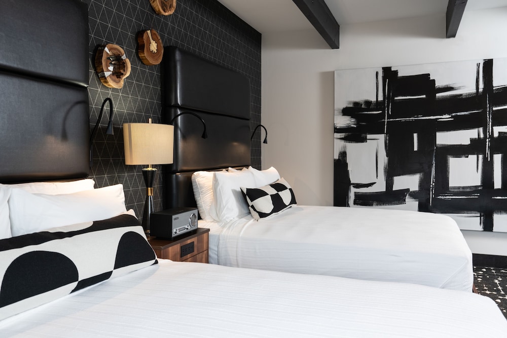 Hotel Earl of Charlevoix 25/50