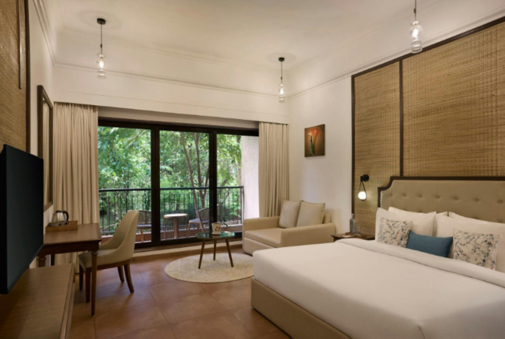 Green, Guest Room, King Bed, Sofa, Balcony