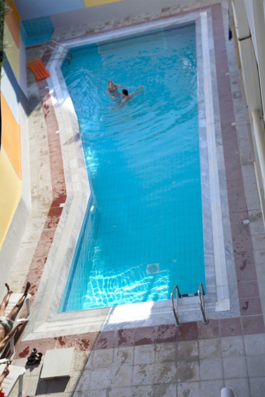 Theonia Hotel 25/35