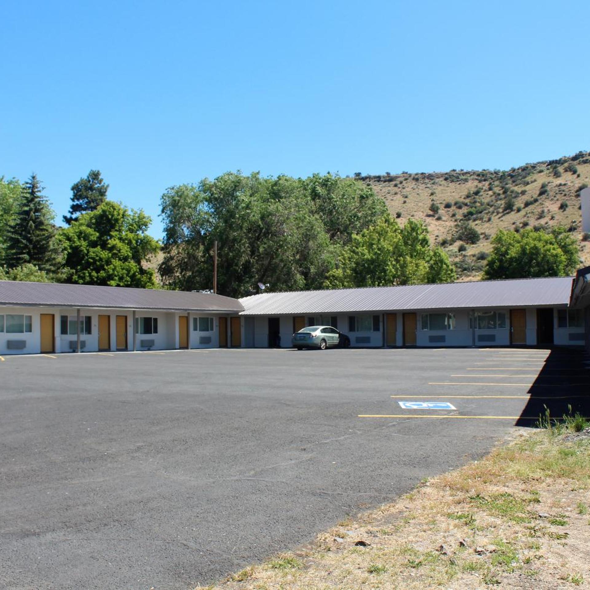 Oregon Trail Inn and Suites 41/50