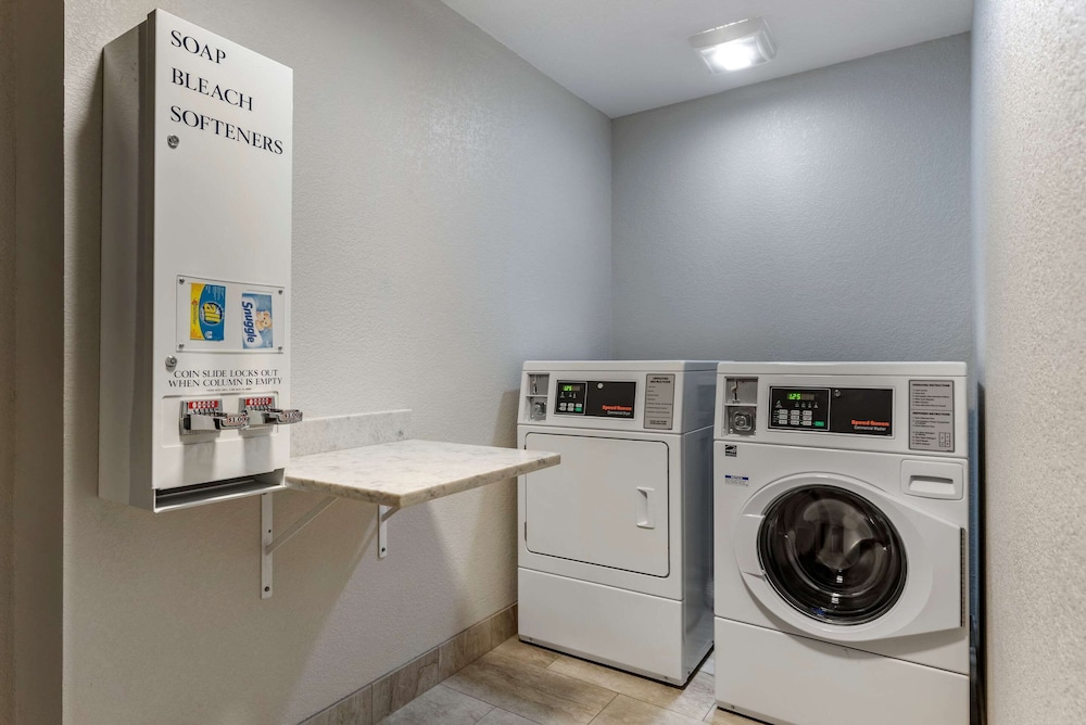 Comfort Inn & Suites Tualatin - Lake Oswego South 32/60