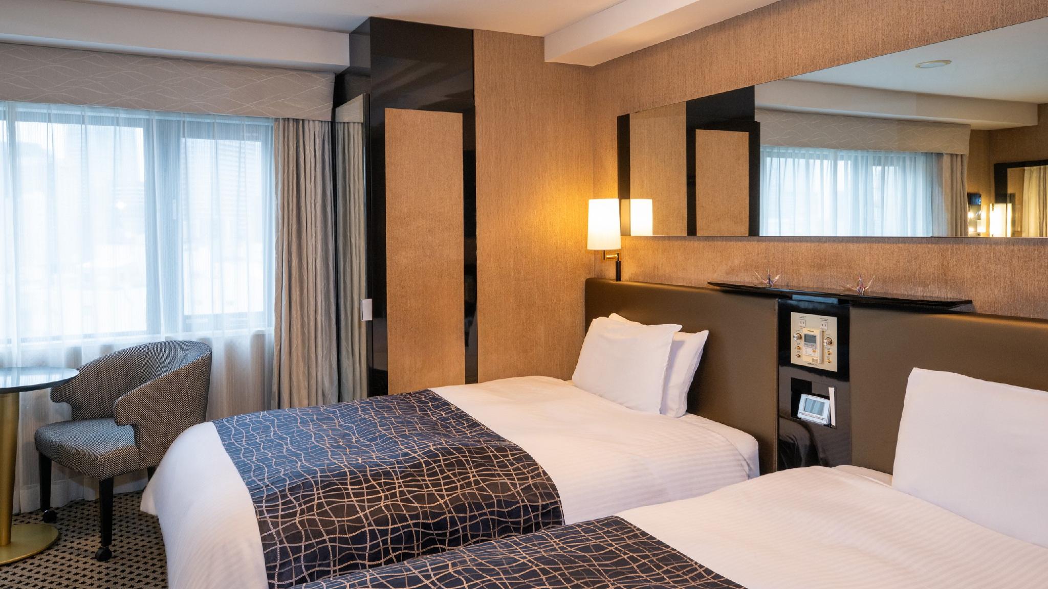Deluxe, Suite, Twin Beds, Top Floor