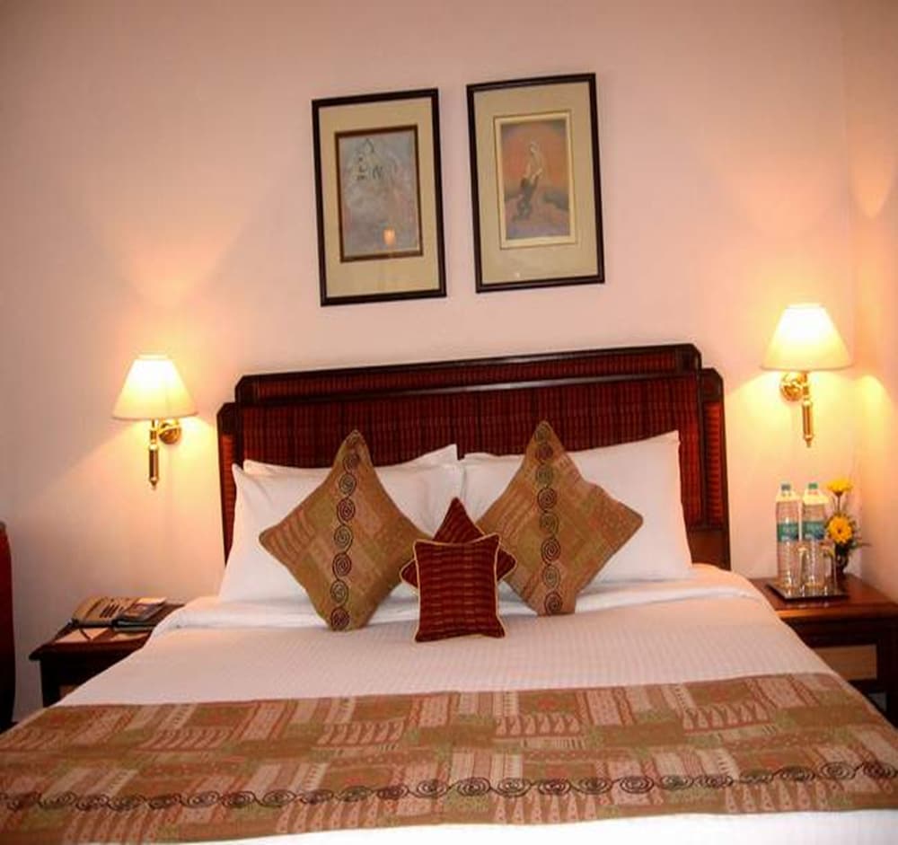 Peerless Inn Kolkata 28/72
