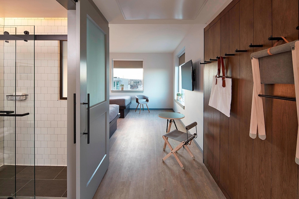 Moxy By Marriott Denver Cherry Creek 28/53