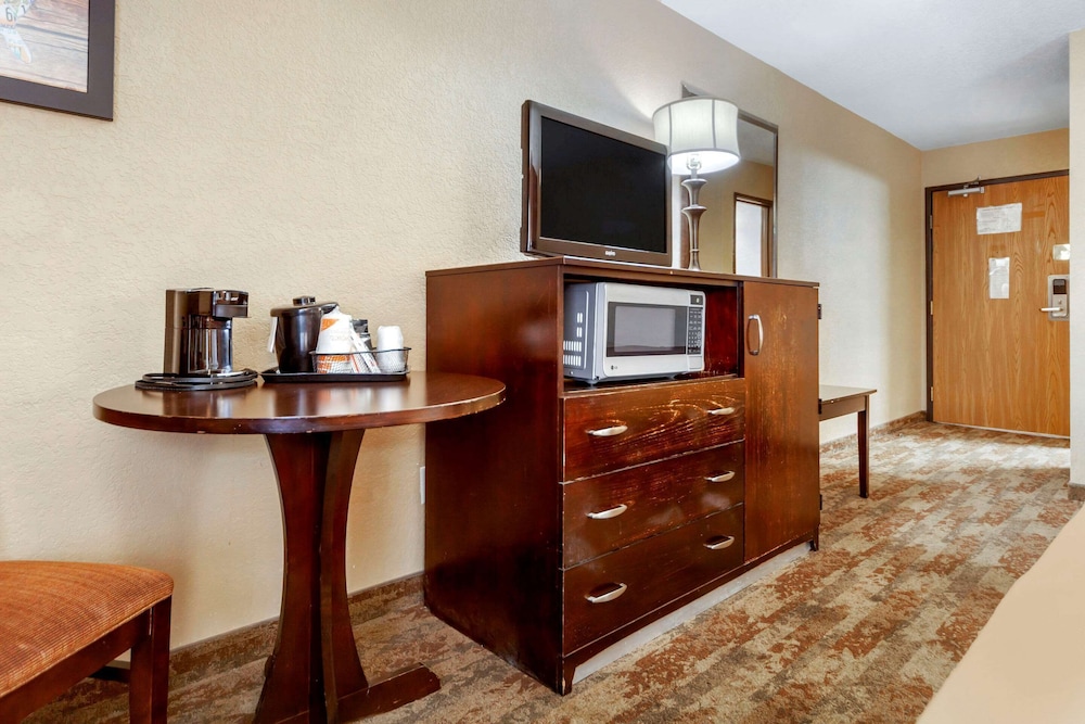 Econo Lodge Black Hills 37/46