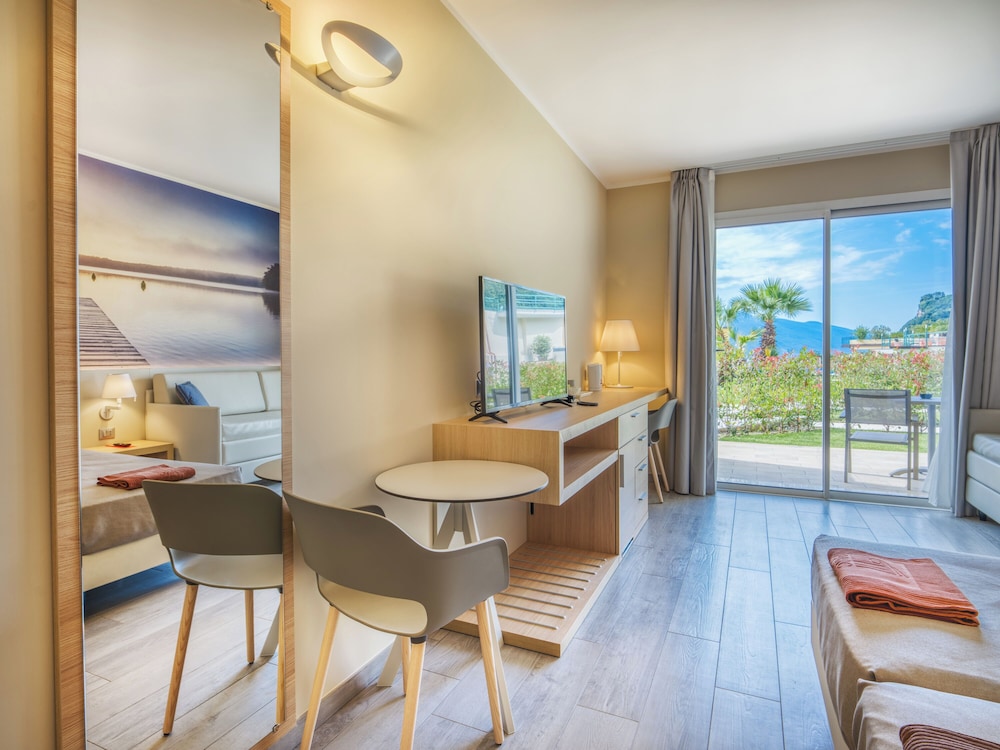 Hotel Cristina 32/50