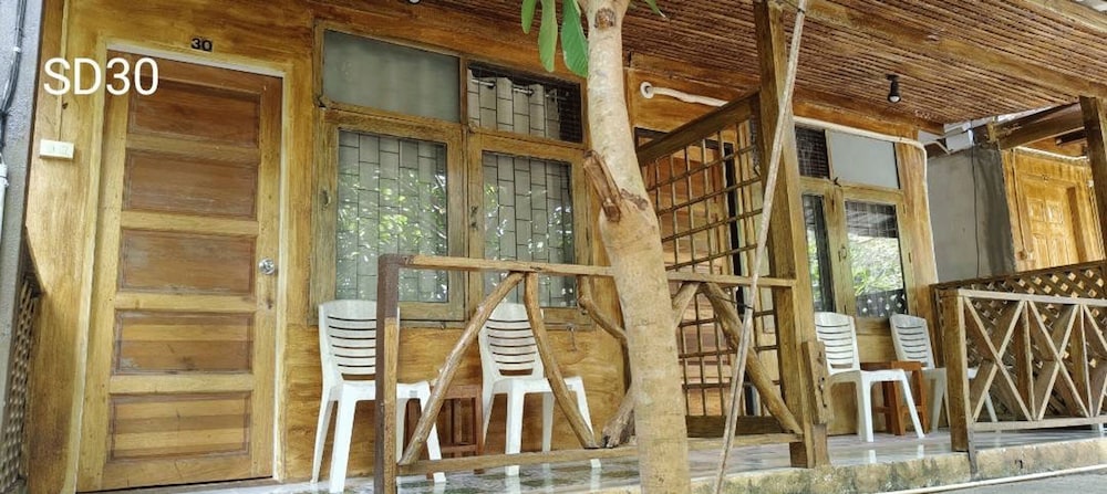 Phi Phi Cozy Seafront Resort 4/67