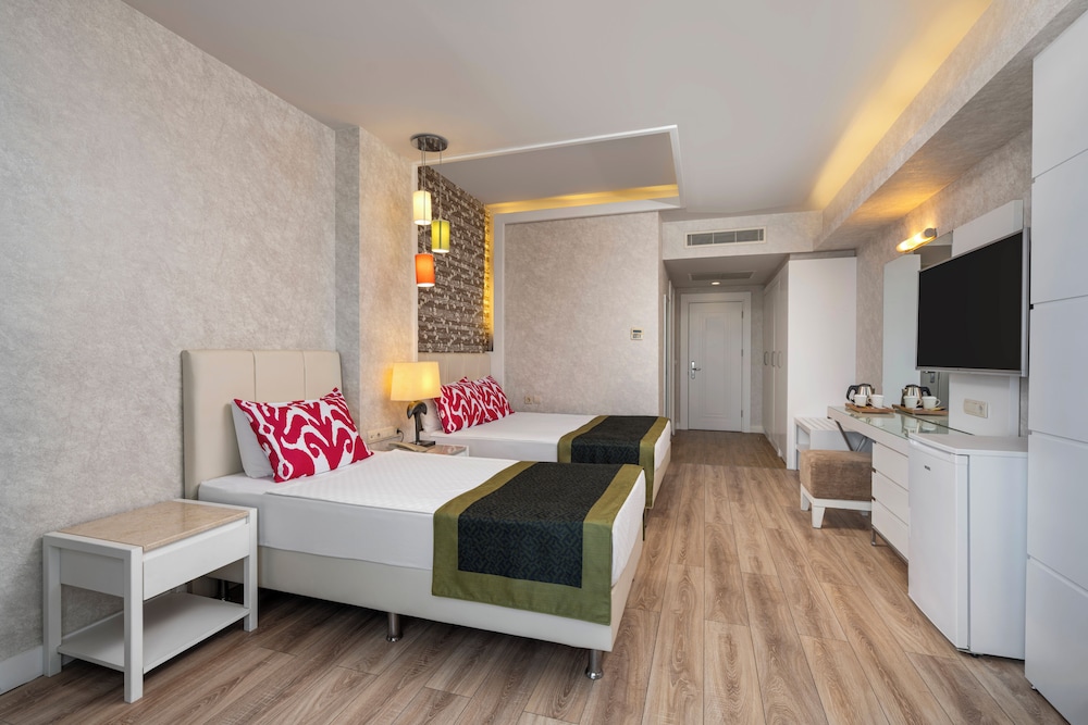 Standard, 1 Double and 1 Single Bed, Murphy Bed, Land View، Orange County Alanya 3/10