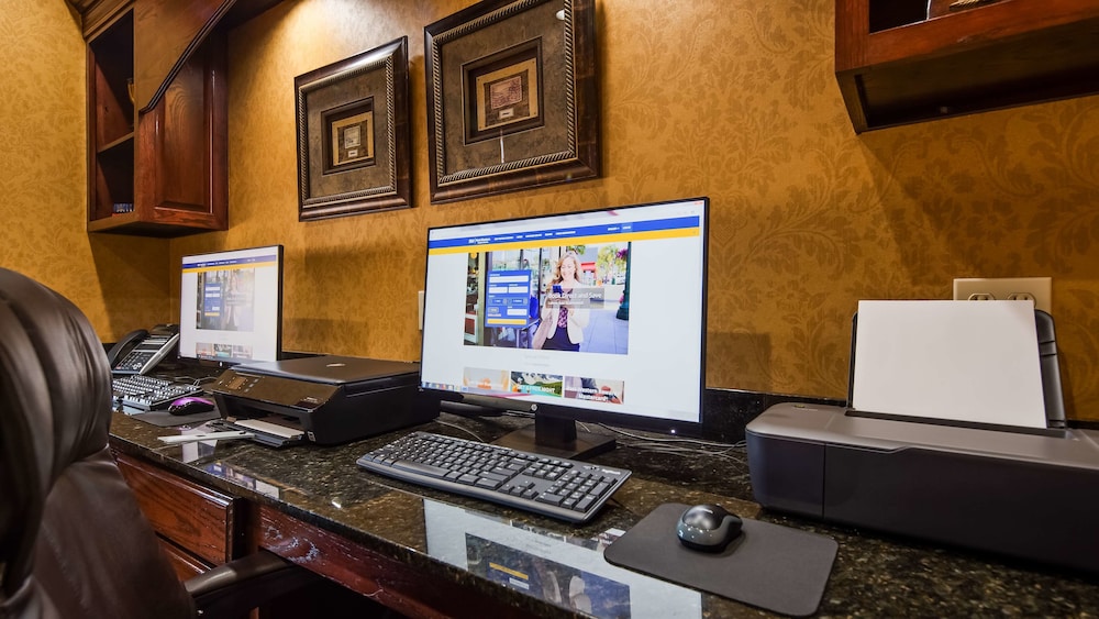 Best Western Plus Crown Colony Inn and Suites 29/59