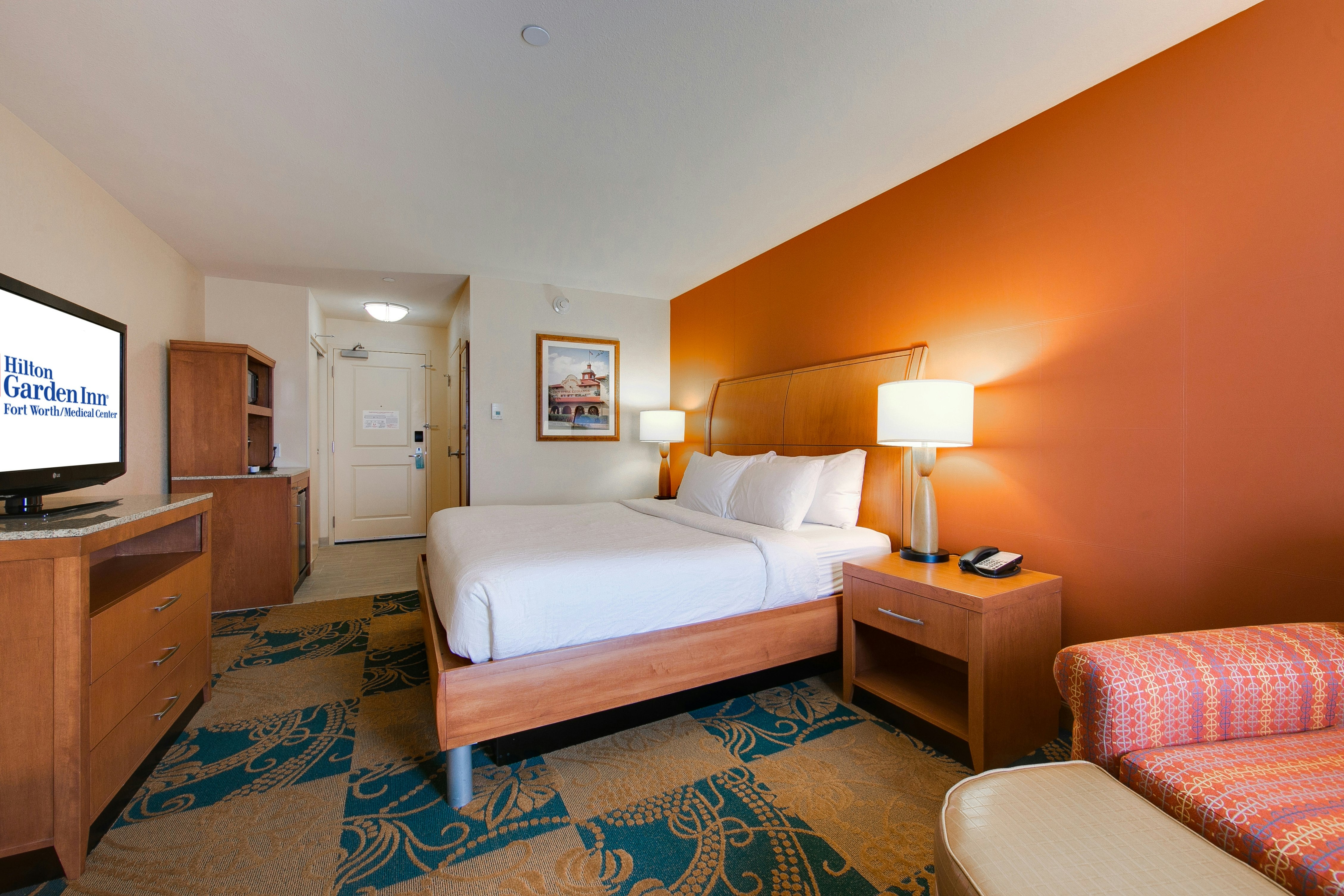 DELUXE, KING BED