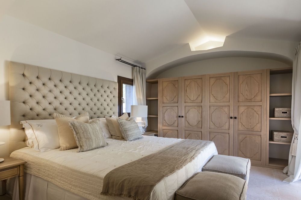 PRESTIGE, SUITE, WITH POOL