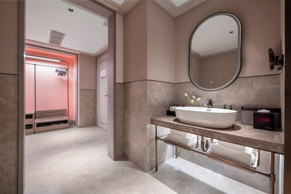 Mercure Chongqing Times Paradise Walk 44/50