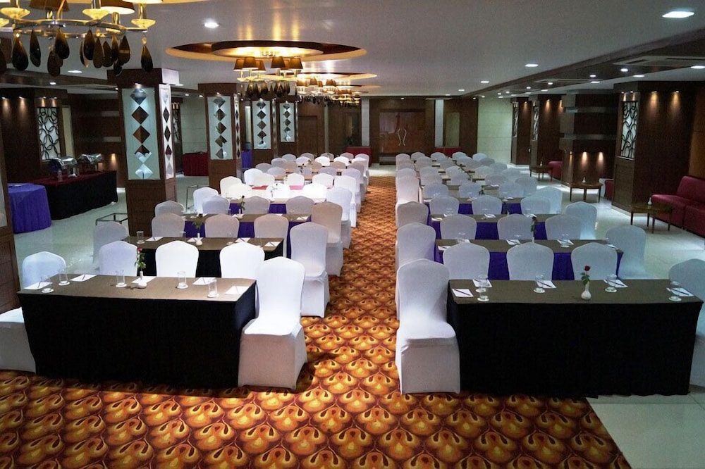Regency Varanasi Hotel 18/22