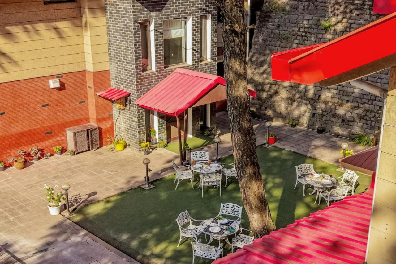 Alaya Stays 3BHK Golden Meadow Hillside Retreat with Outdoor Lounge 13/17