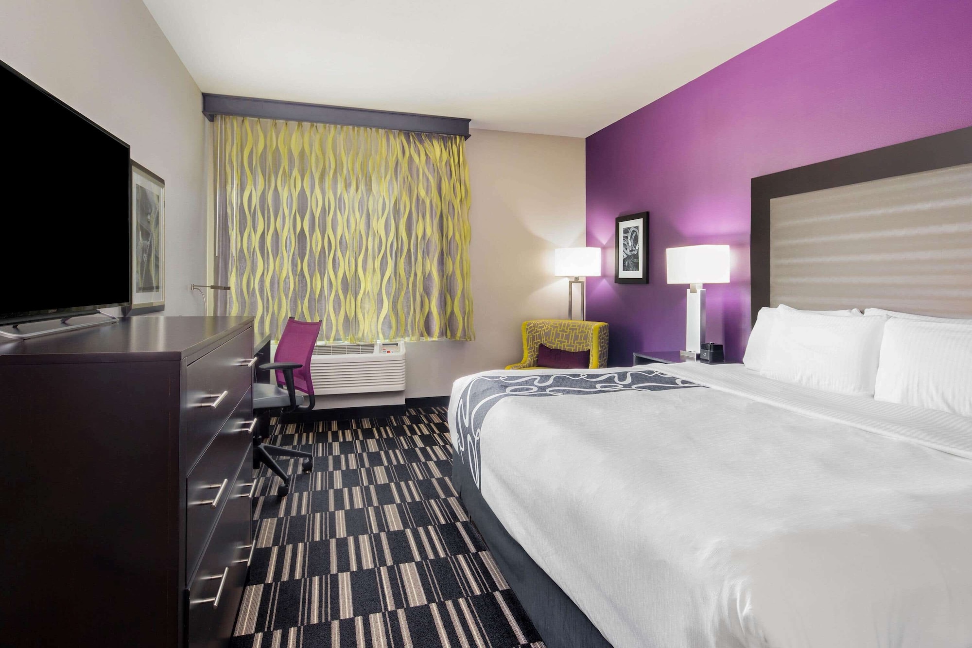 ROOM, KING BED, ACCESSIBLE