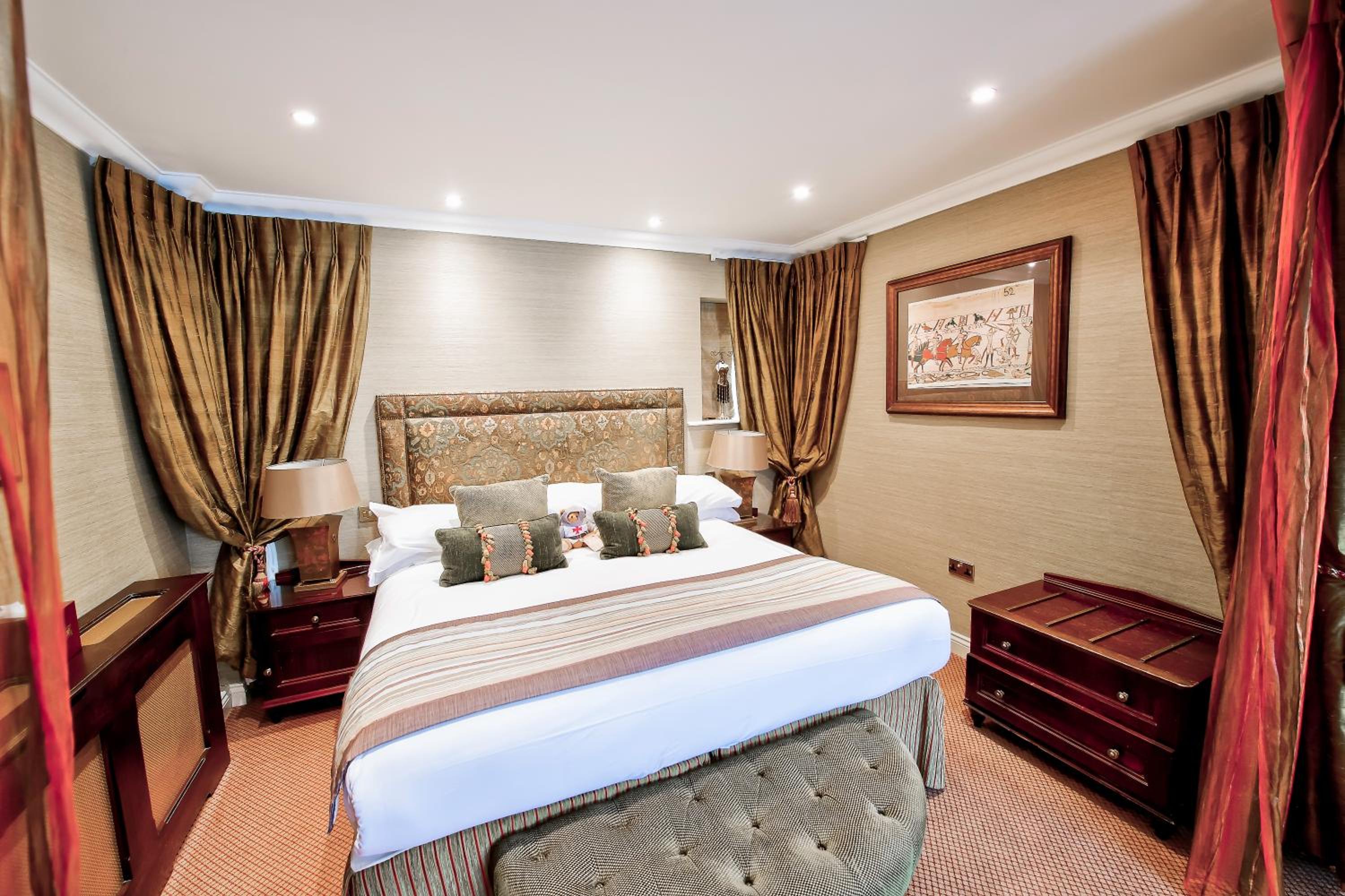 Suite, Castle View