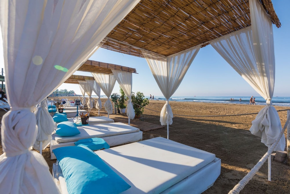 HELIOS HOTEL 24/55