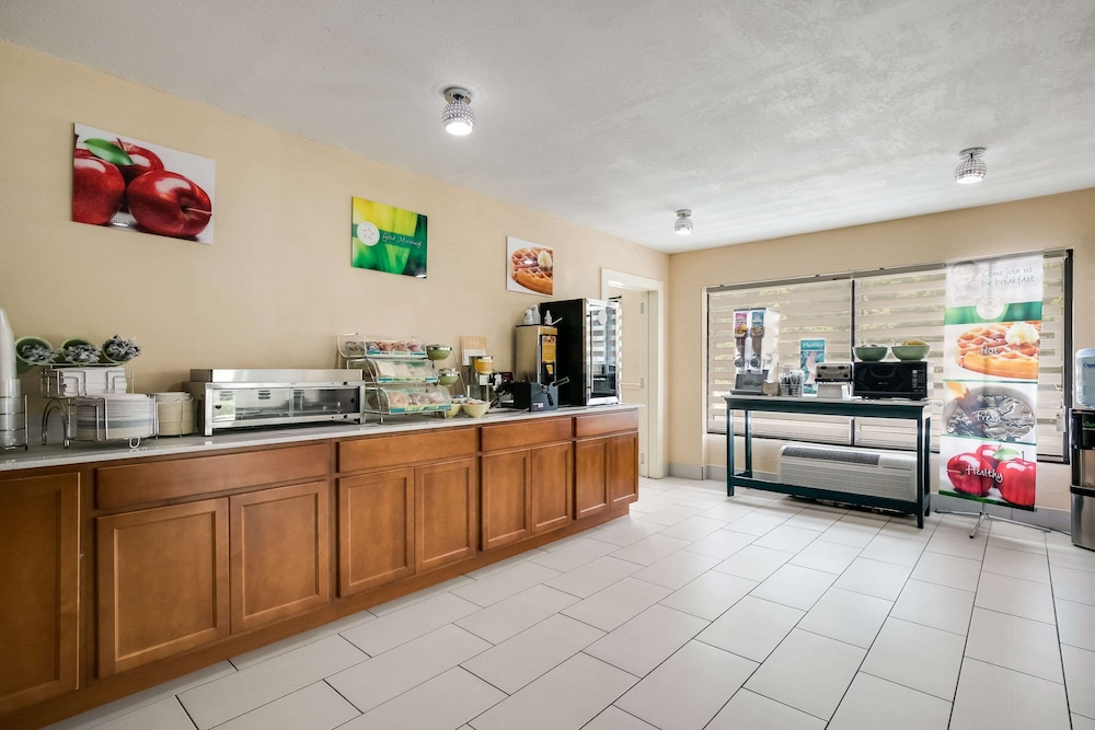 Quality Inn & Suites Mt. Chalet 9/36