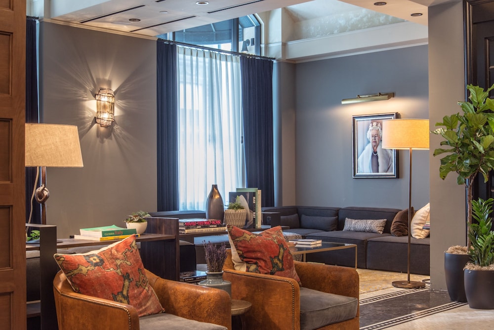 Dossier Hotel 44/52