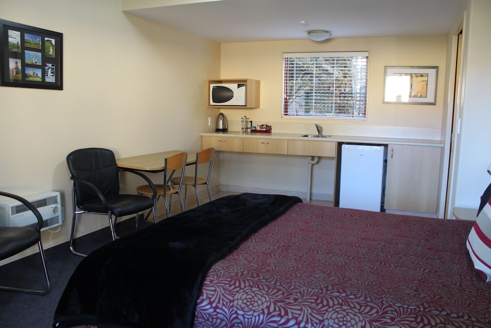 Alhambra Oaks Motor Lodge 29/41