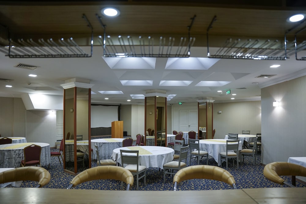 Enerji Hotel 43/46