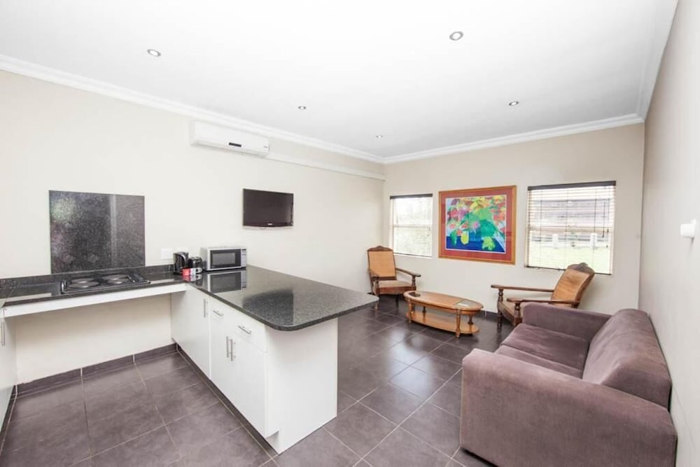 Vetho 2 Apartments OR Tambo Airport 20/31