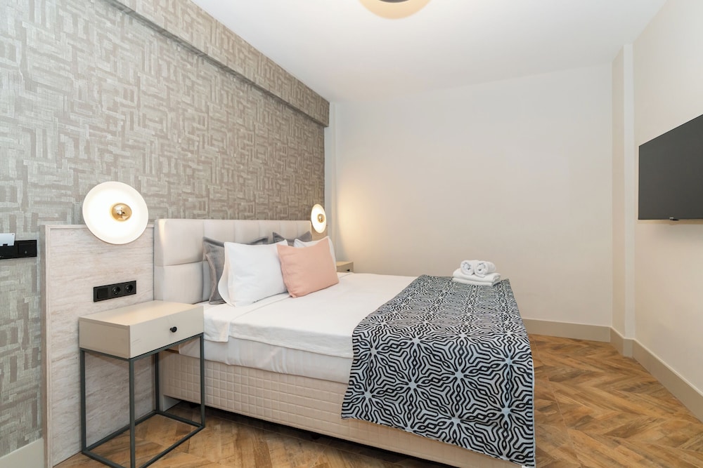 The Hotel 48 23/49